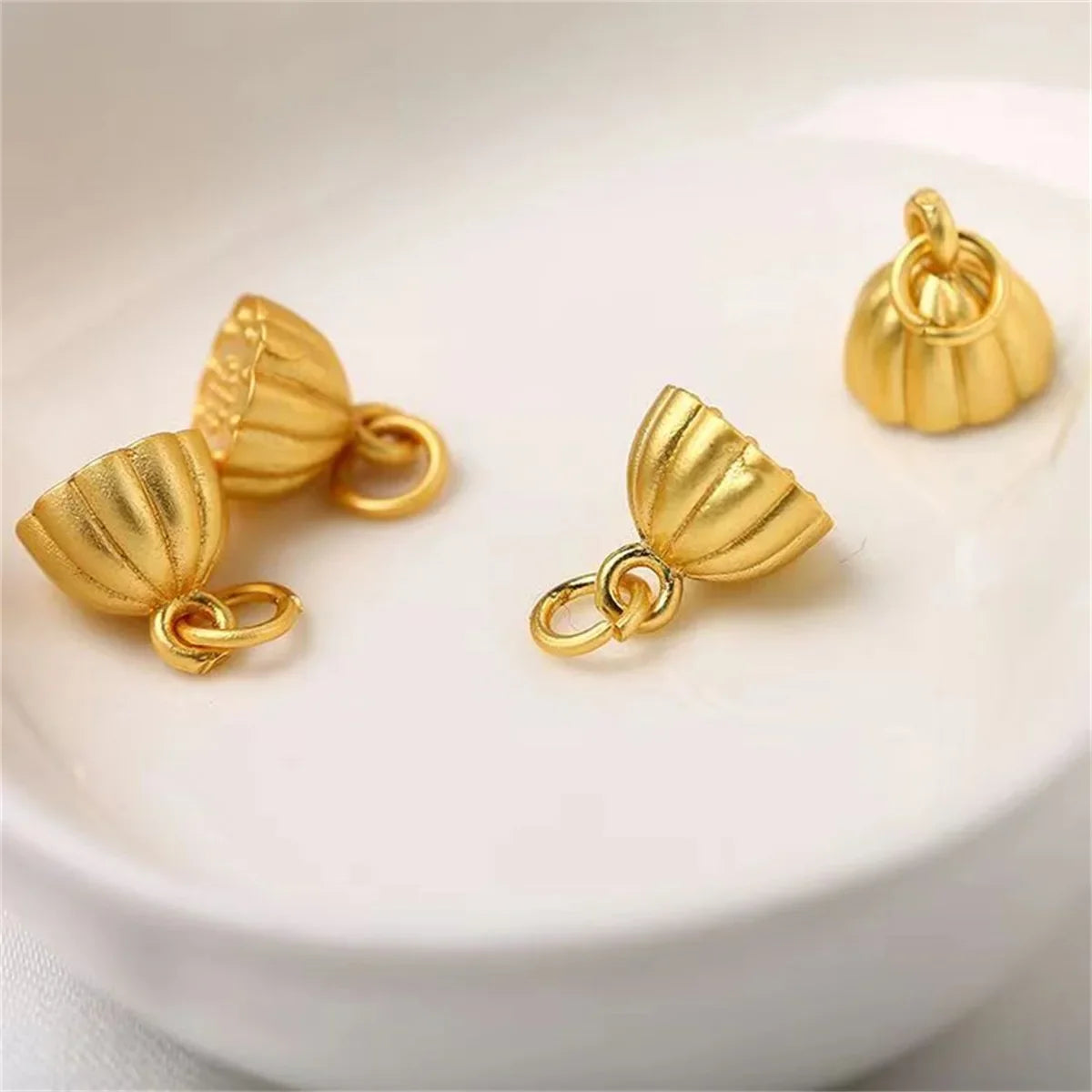 Hot Sale Sexy Gold Color Necklace For Women Pendant Luxury New Clavicle Chain Fashion Jewelly Men Wedding Party Gift Accessories